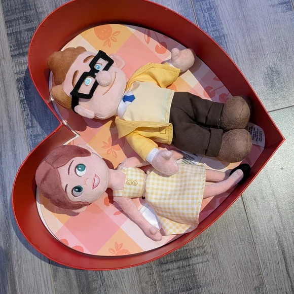 Carl and Ellie Heart-Shaped Plush Set - Picture 3 of 3